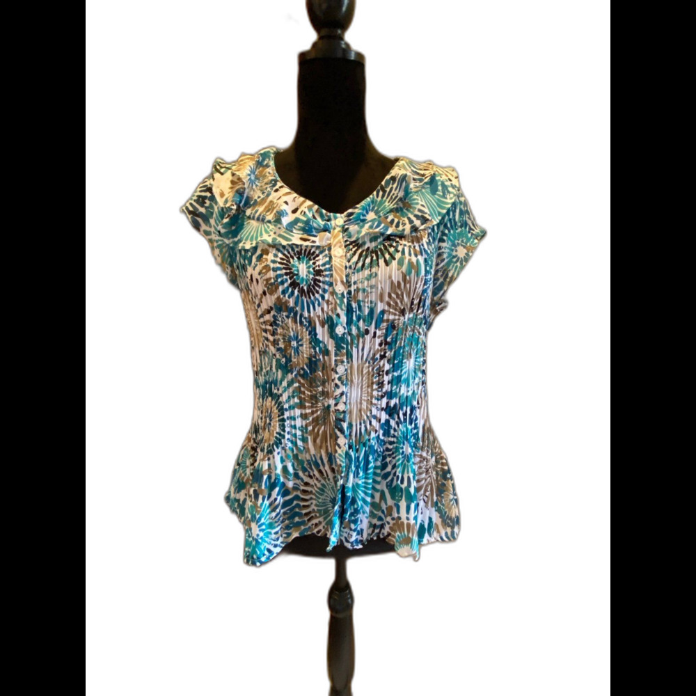 East 5th  Blouse Women’s Size ? Medium or  Large Top Cap Sleeved Collared‎